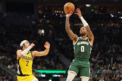 1st half result|Damian Lillard scores 35 in first half as the Milwaukee Bucks.